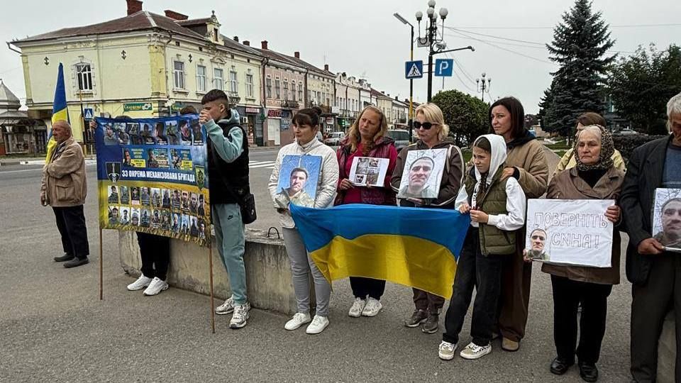 У Снятині відбулася щонедільна акція на підтримку безвісти зниклих захисників 4