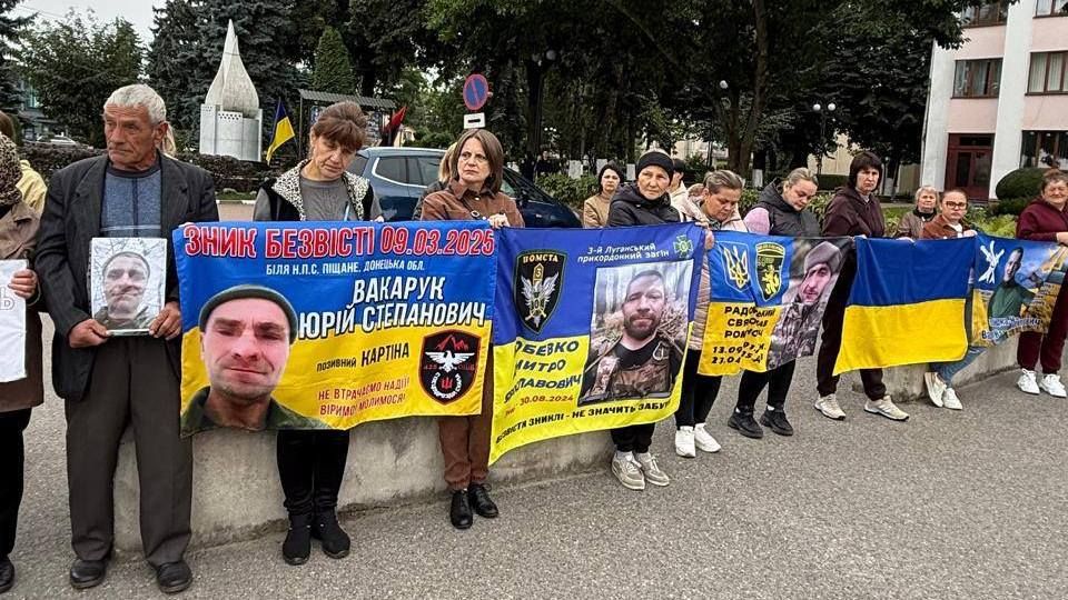 У Снятині відбулася щонедільна акція на підтримку безвісти зниклих захисників 3
