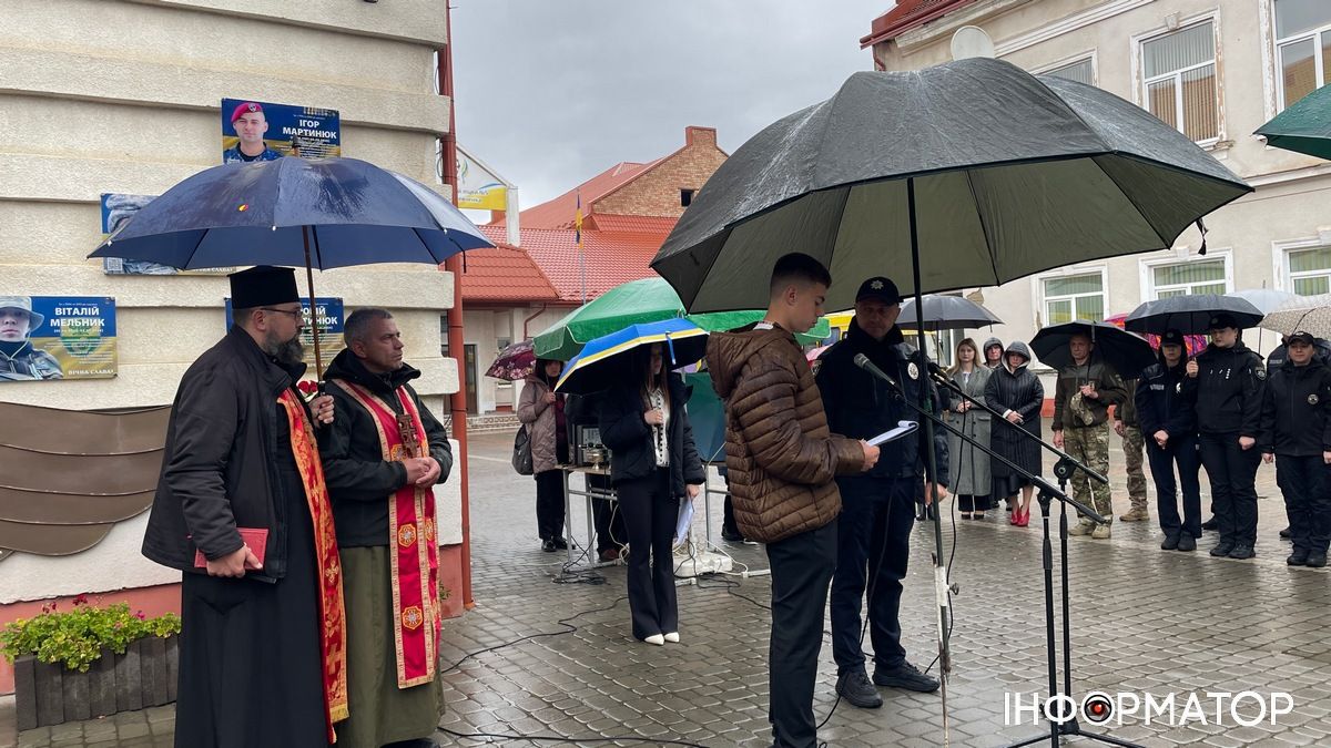 В Коломийському ліцеї №5 відбулося відкриття меморіальної дошки Герою Ігорю Мартинюку 10