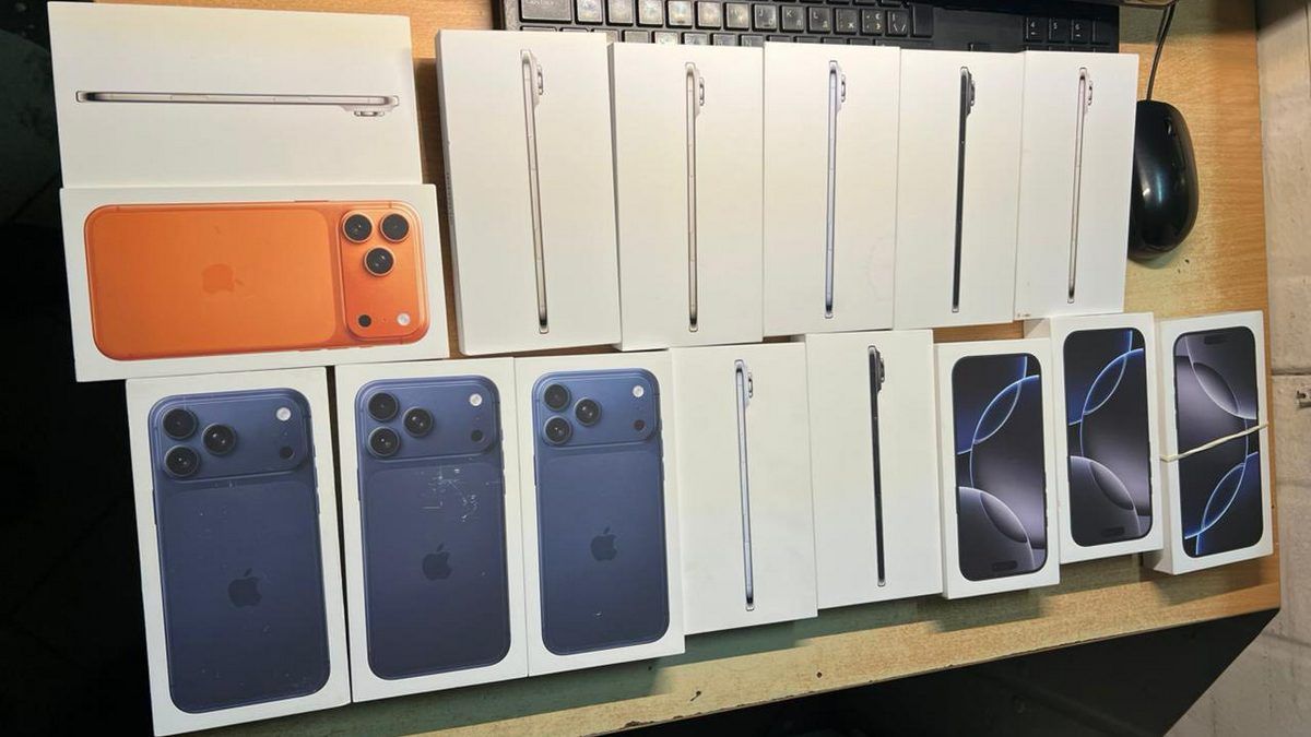 Нові "айфони" та брендові речі намагались заховати прикарпатці від митників