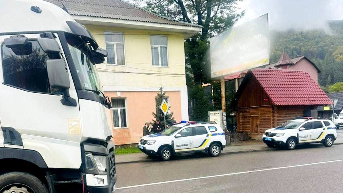 Вантажівка збила жінку на зебрі у Яремче 1