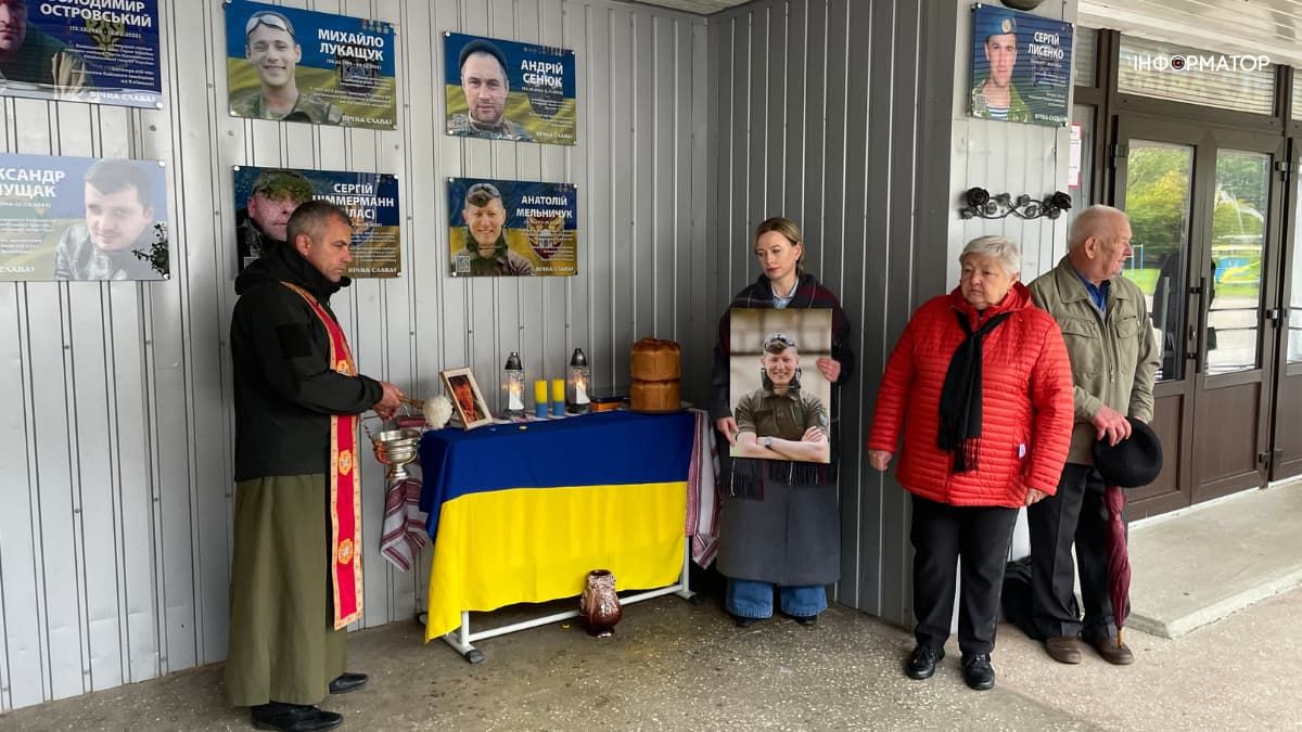 У Коломийському ліцеї №4 відкрили меморіал памʼяті Анатолія Мельничука 14