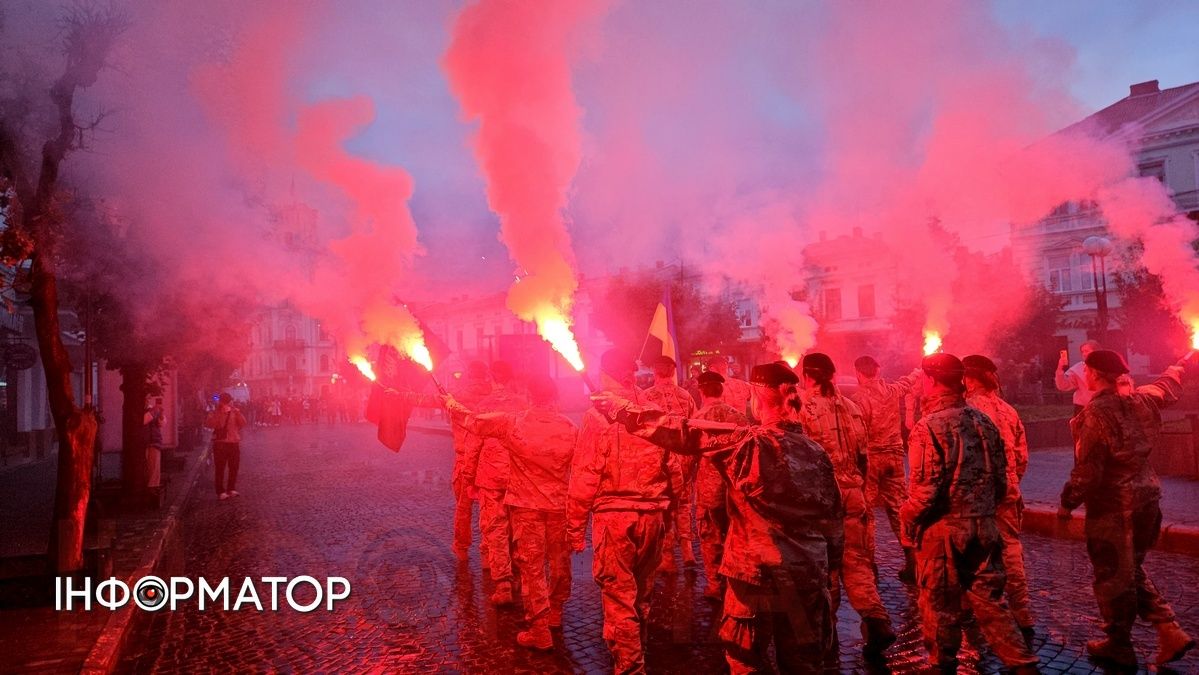 Традиція на Покрови: смолоскипна хода і ватра відбулися в Коломиї | ВІДЕО, ФОТО