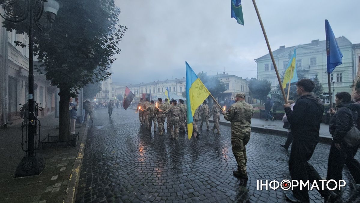 Традиція на Покрови: смолоскипна хода і ватра відбулися в Коломиї | ВІДЕО, ФОТО 2