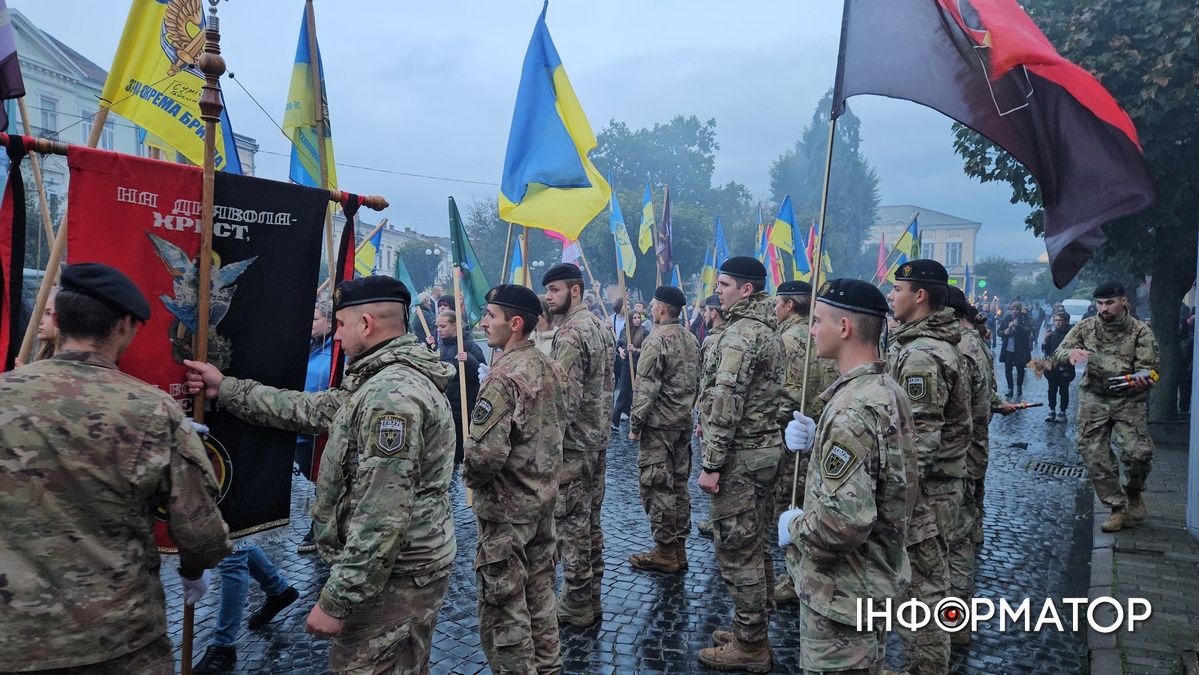 Традиція на Покрови: смолоскипна хода і ватра відбулися в Коломиї | ВІДЕО, ФОТО 1