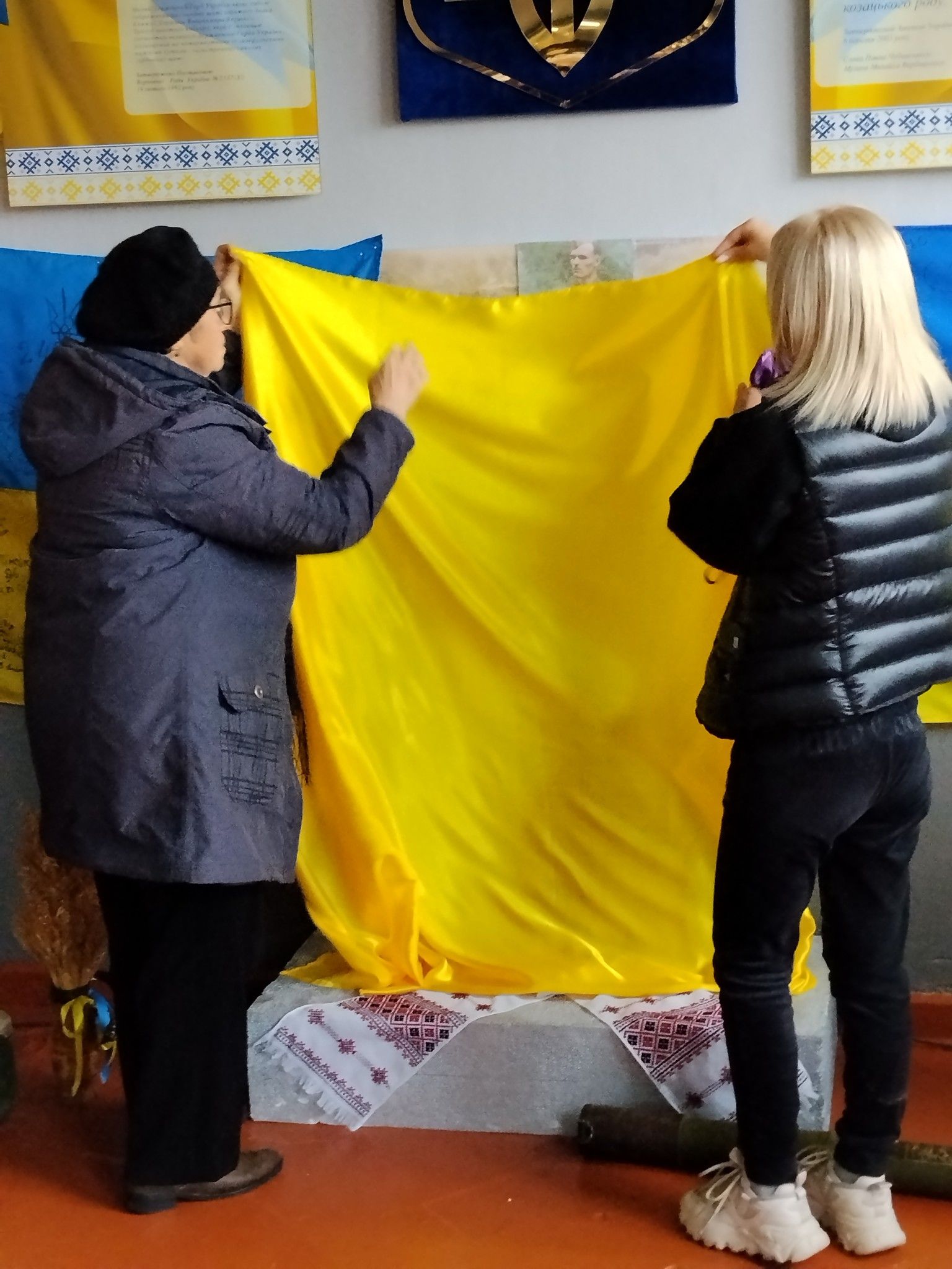 У Косові відкрили меморіальну дошку полеглому захиснику Юрію Сайнюку 2