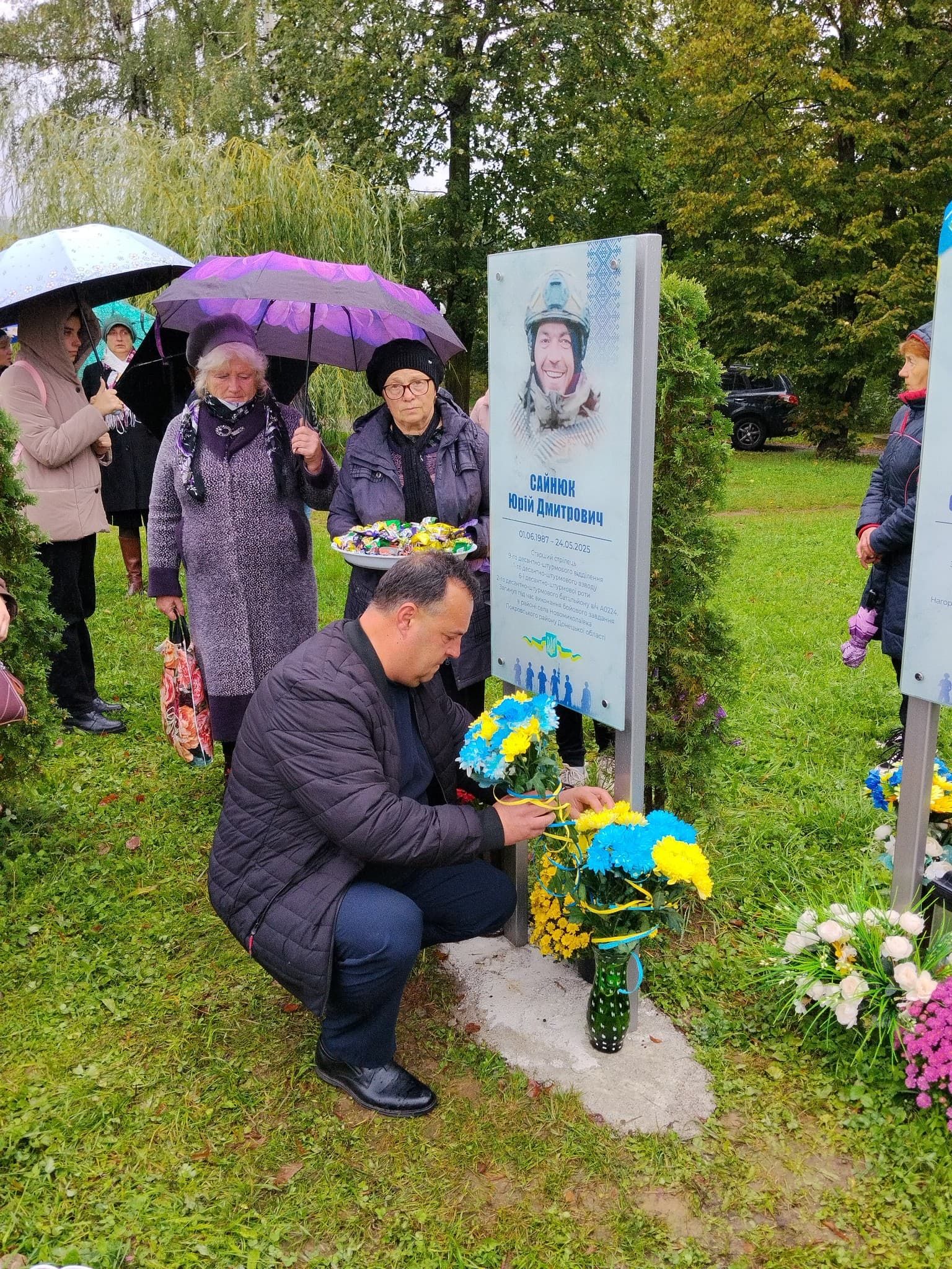 У Косові відкрили меморіальну дошку полеглому захиснику Юрію Сайнюку 8