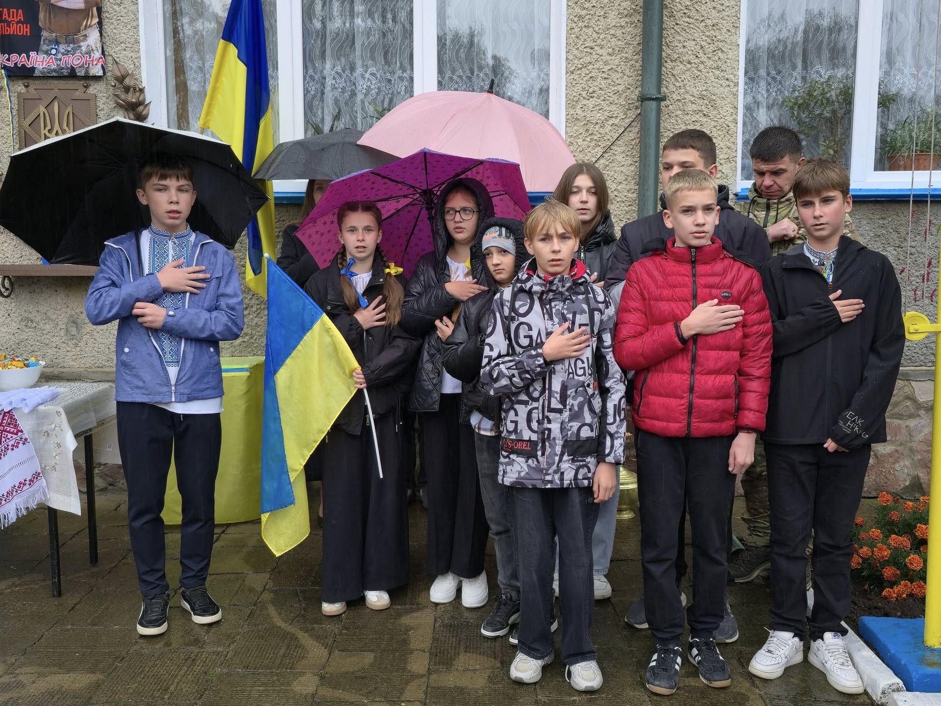 На Коломийщині відкрили памʼятну дошку Герою Миколі Молофію 3