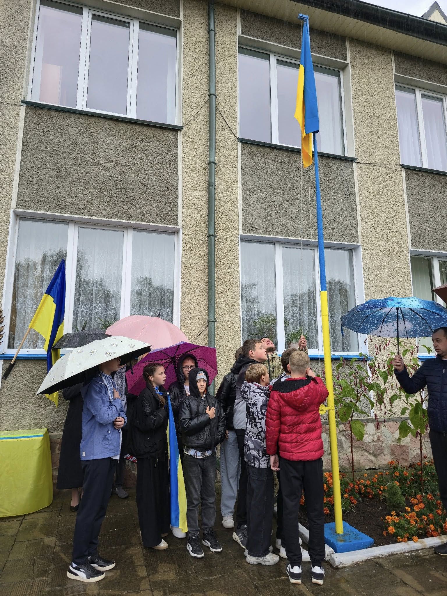 На Коломийщині відкрили памʼятну дошку Герою Миколі Молофію 4