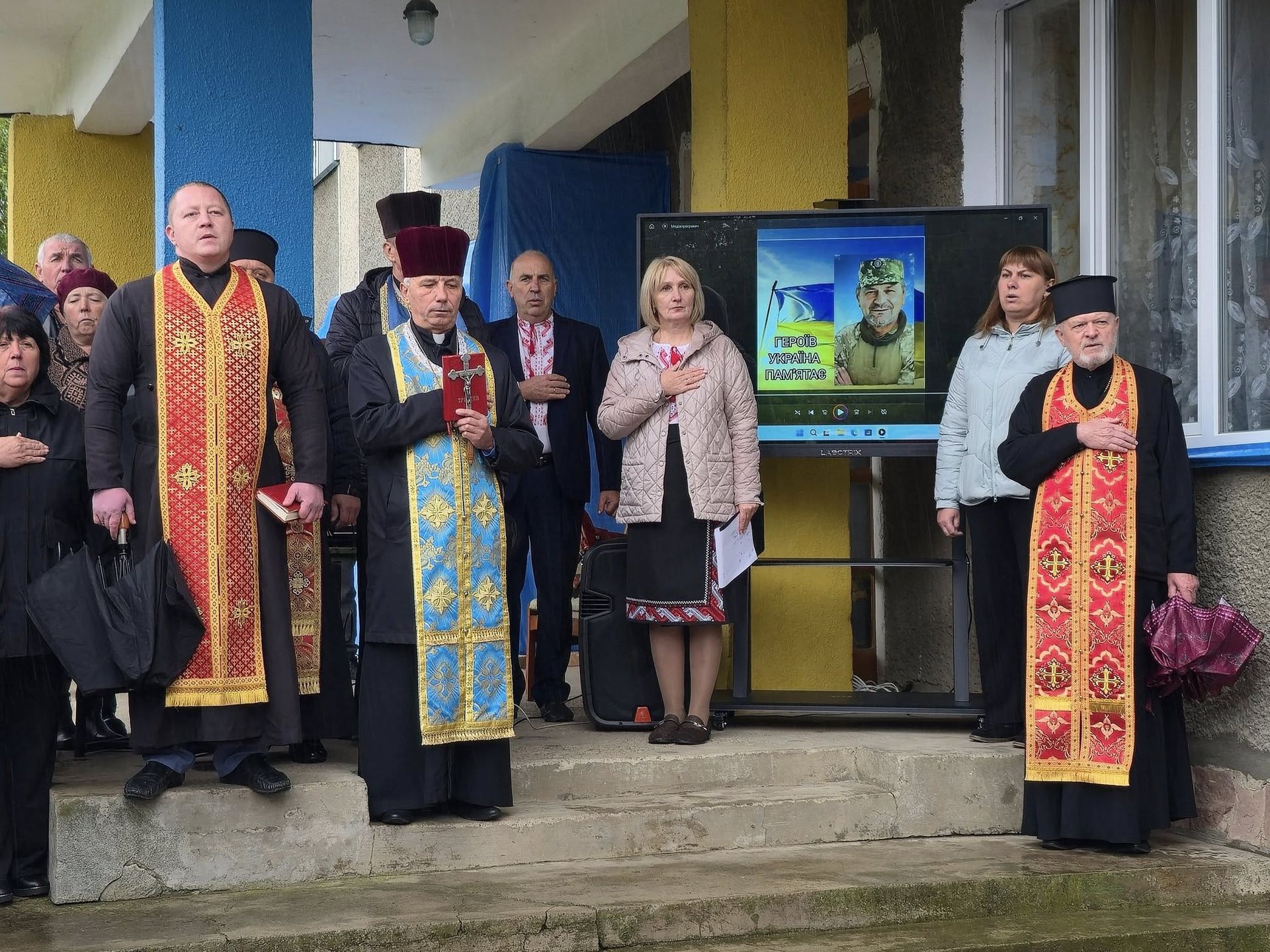 На Коломийщині відкрили памʼятну дошку Герою Миколі Молофію 7