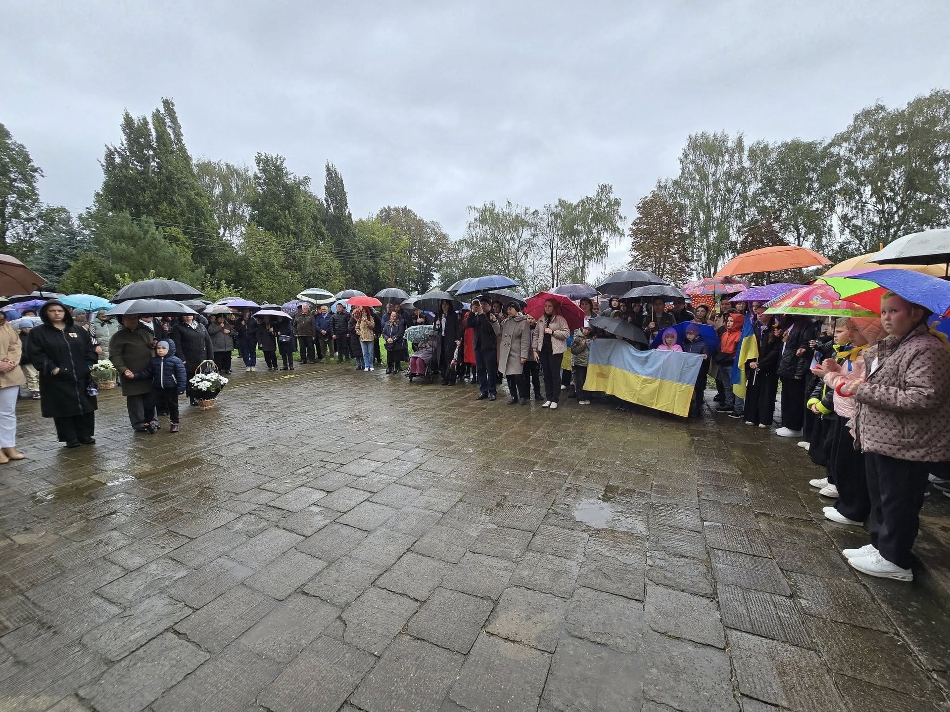 На Коломийщині відкрили памʼятну дошку Герою Миколі Молофію 10