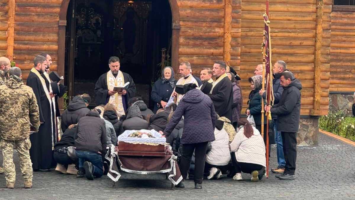 У Мишині провели в останню дорогу захисника Віктора Кашубу 4