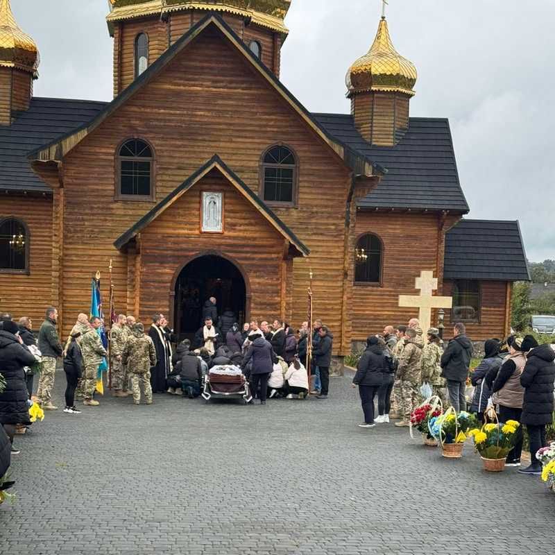 У Мишині провели в останню дорогу захисника Віктора Кашубу 5