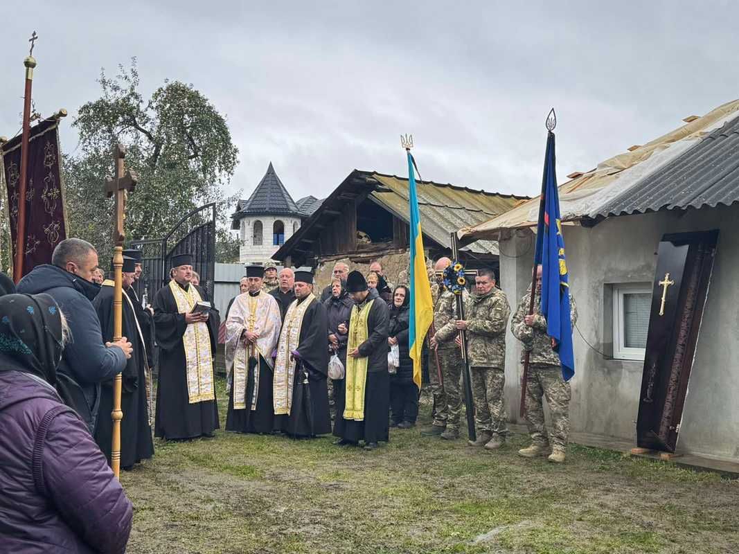 У Мишині провели в останню дорогу захисника Віктора Кашубу 2