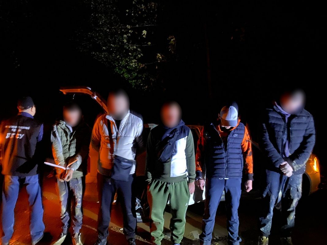Під час спроби нелегального перетину кордону спіймали групу чоловіків, серед яких прикарпатці 3
