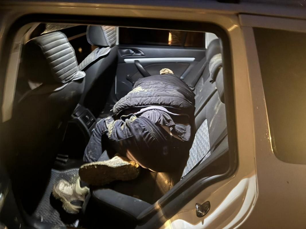 Під час спроби нелегального перетину кордону спіймали групу чоловіків, серед яких прикарпатці 1