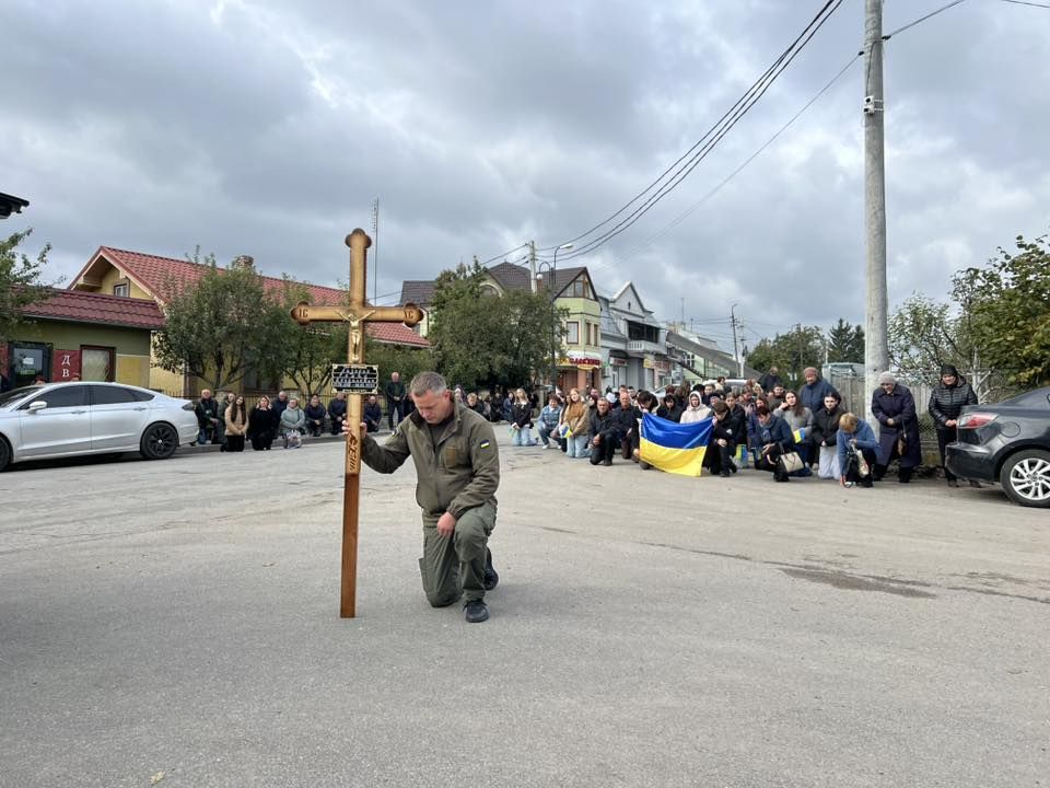У Городенці зустріли скорботний кортеж захисника Романа Лазорка 10