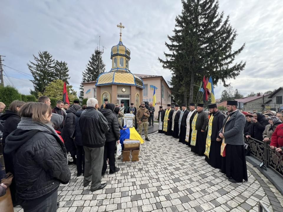 У Городенці зустріли скорботний кортеж захисника Романа Лазорка 8