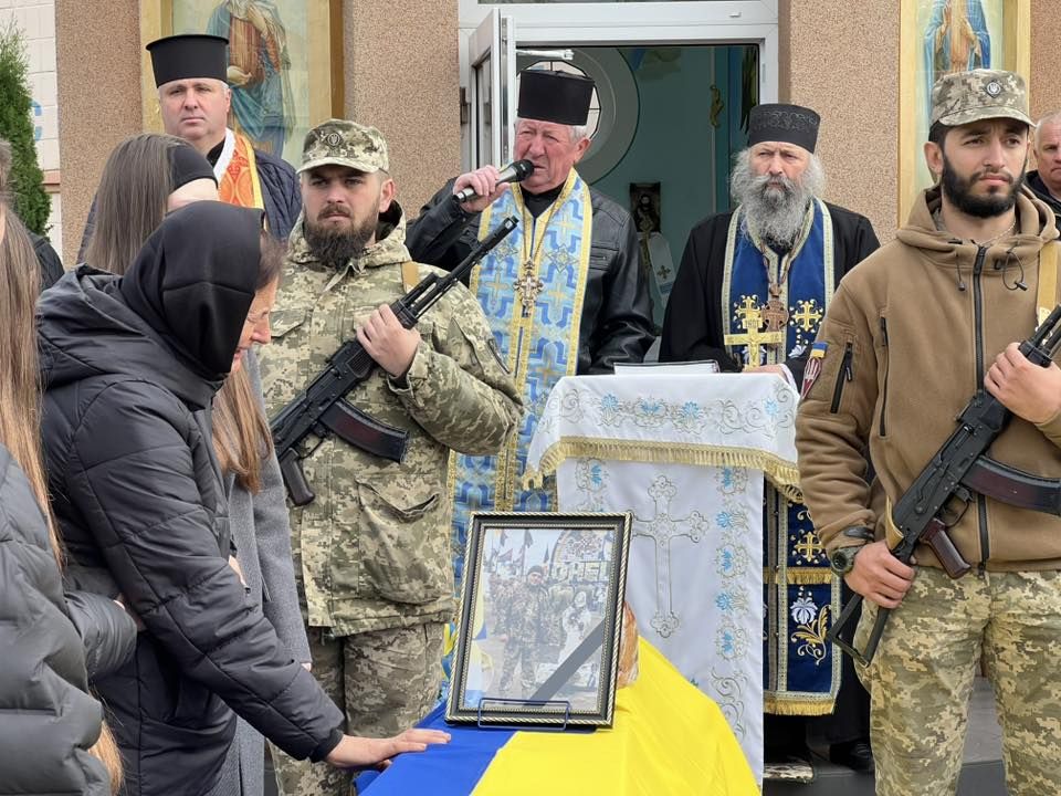 У Городенці зустріли скорботний кортеж захисника Романа Лазорка 9