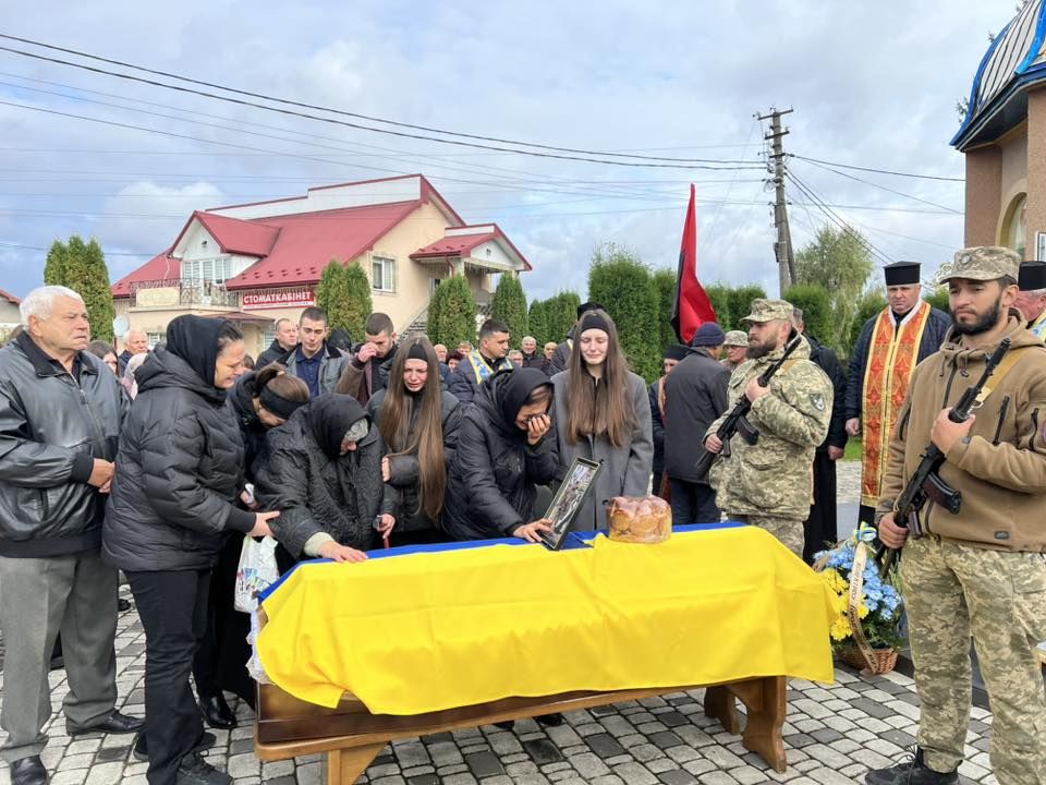 У Городенці зустріли скорботний кортеж захисника Романа Лазорка 6