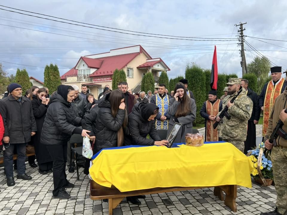 У Городенці зустріли скорботний кортеж захисника Романа Лазорка 5