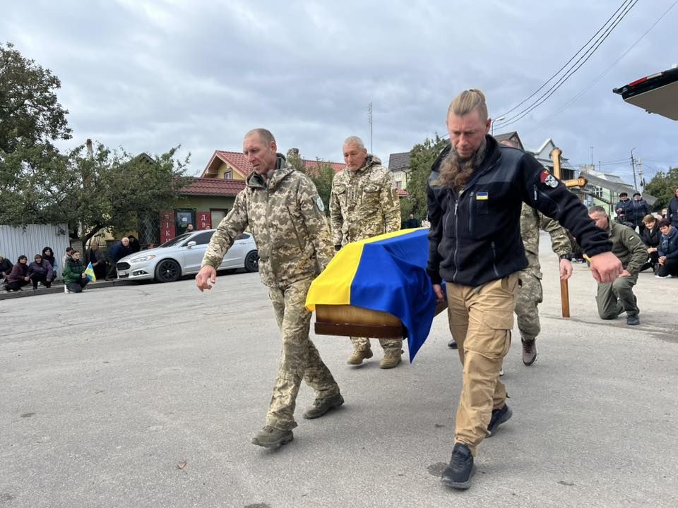 У Городенці зустріли скорботний кортеж захисника Романа Лазорка 4