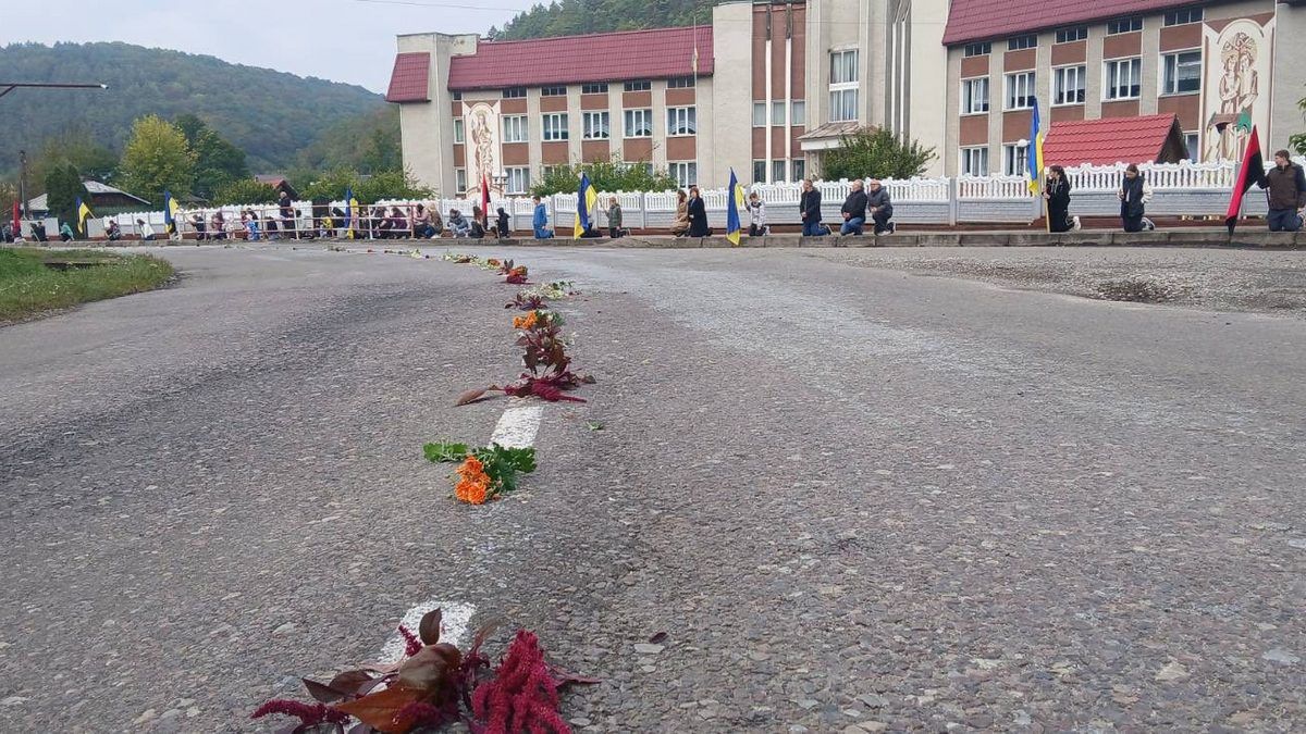 У Городенці зустріли скорботний кортеж захисника Романа Лазорка 1