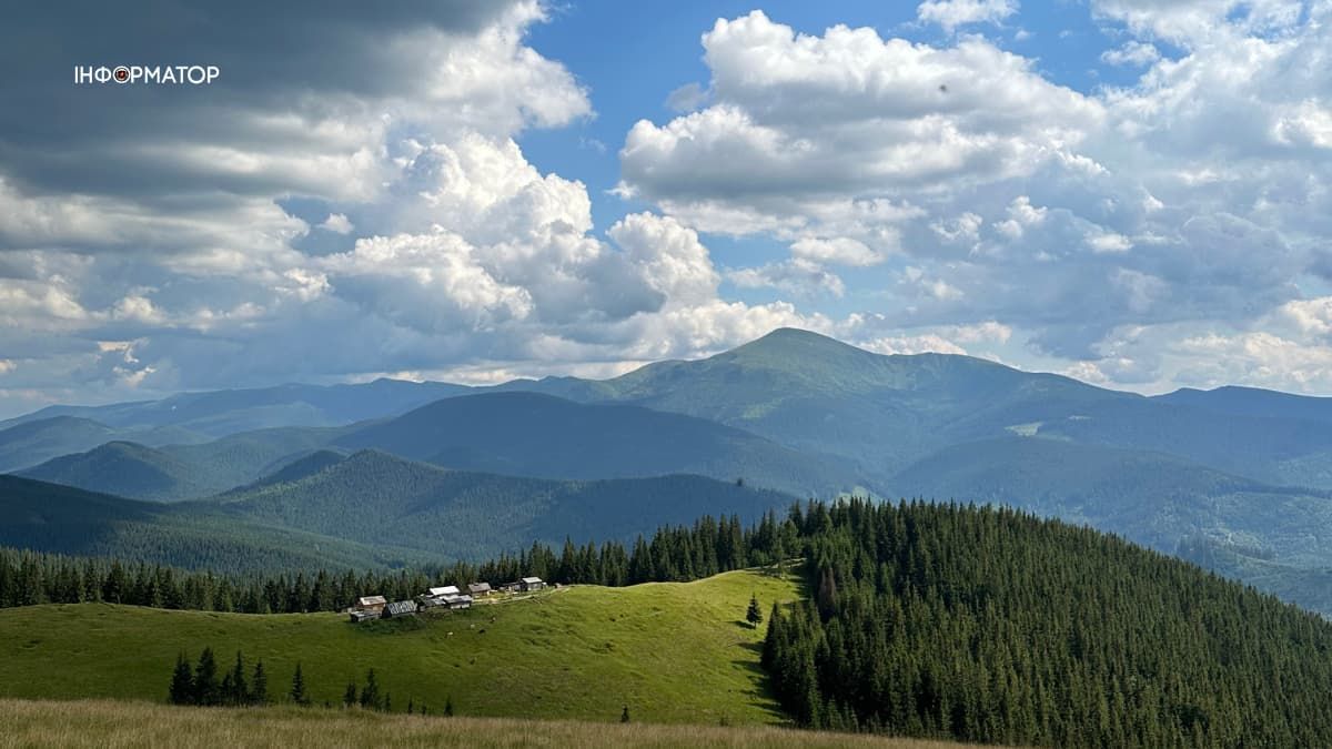 Вид з гори Кукул на Говерлу