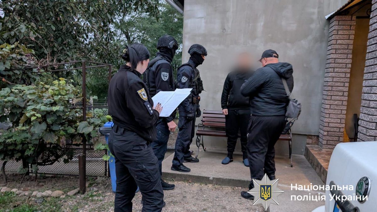 Наркобізнес у Снятині: вирощували та продавали канабіс