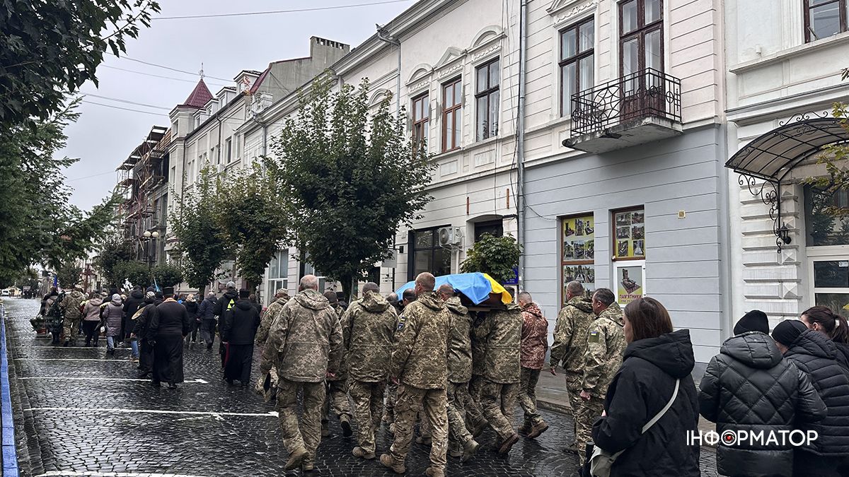 У Коломиї попрощались з полеглим захисником Любомиром Маріном 2