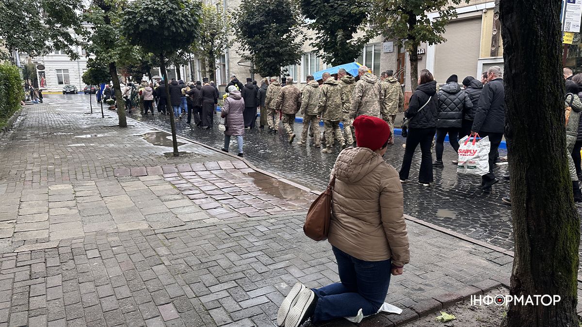 У Коломиї попрощались з полеглим захисником Любомиром Маріном 4