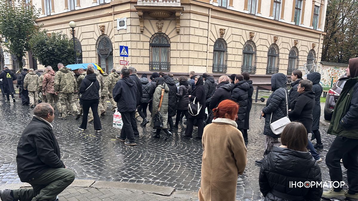 У Коломиї попрощались з полеглим захисником Любомиром Маріном 6