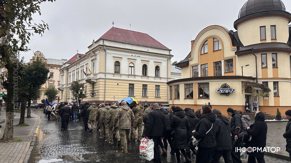 У Коломиї попрощались з полеглим захисником Любомиром Маріном 8