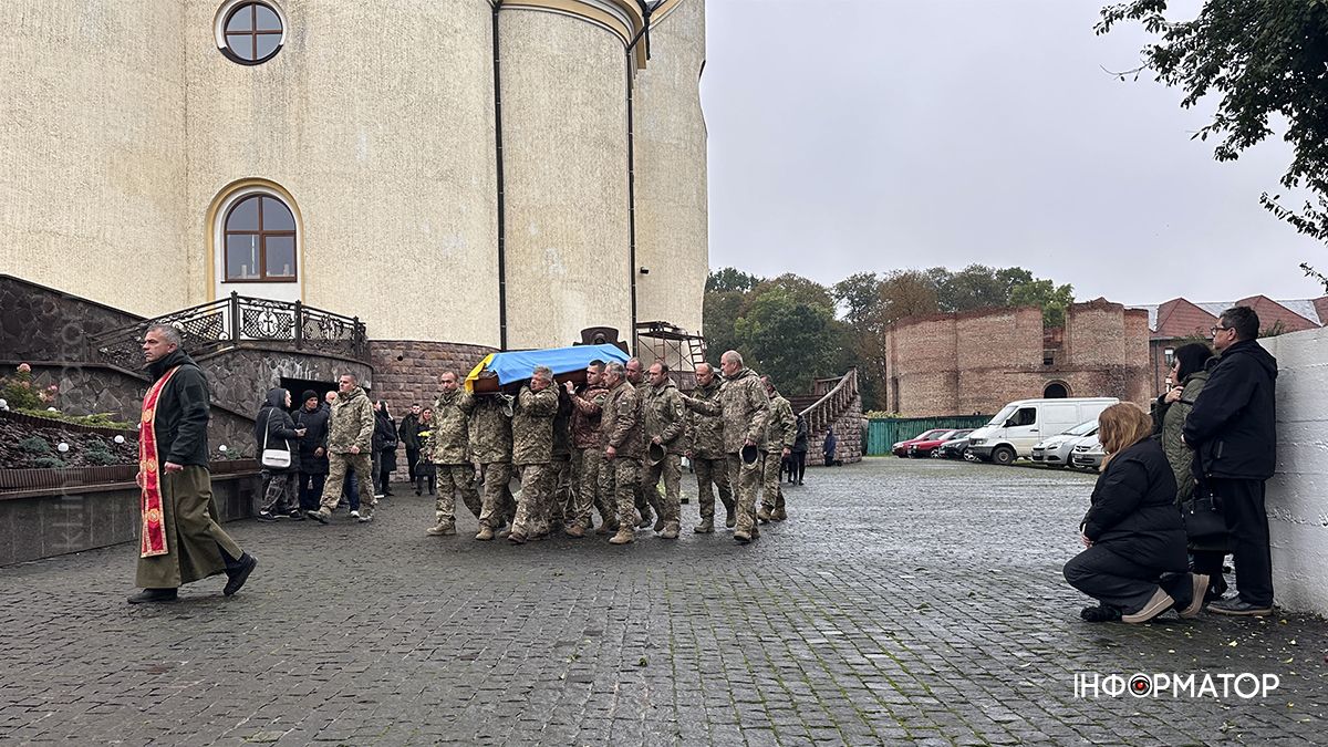 У Коломиї попрощались з полеглим захисником Любомиром Маріном 9