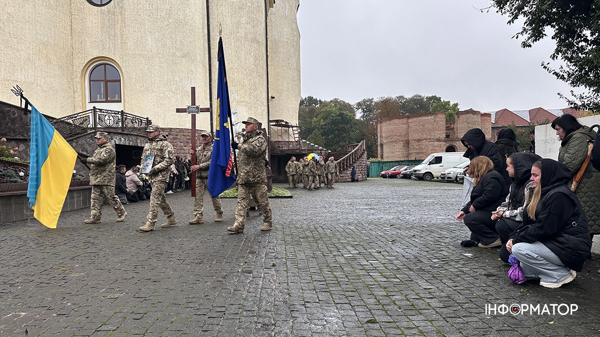 У Коломиї попрощались з полеглим захисником Любомиром Маріном 10