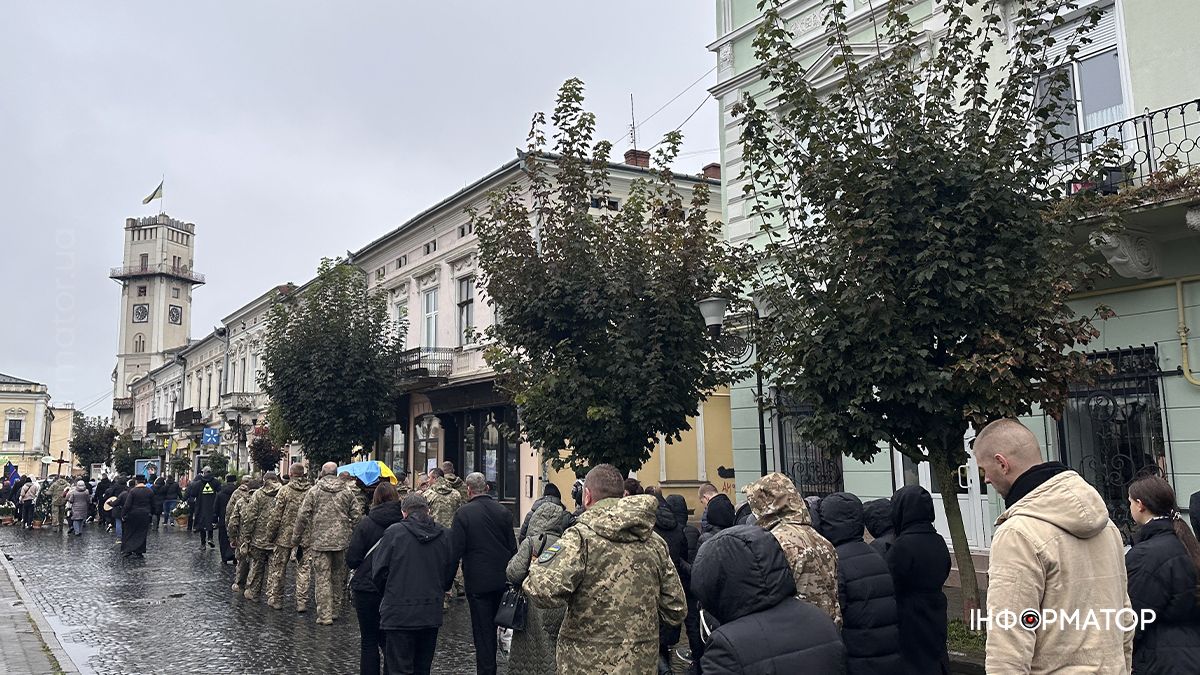 У Коломиї попрощались з полеглим захисником Любомиром Маріном 12