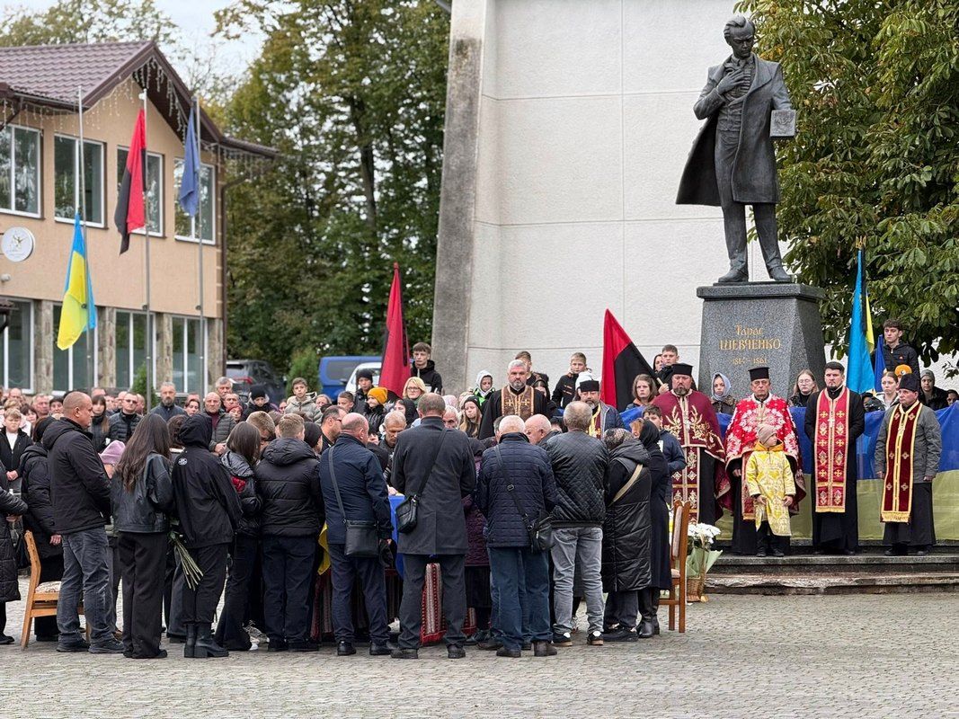 Із загиблим Героєм Любомиром Жуковським прощатимуться сьогодні в Отинії 6