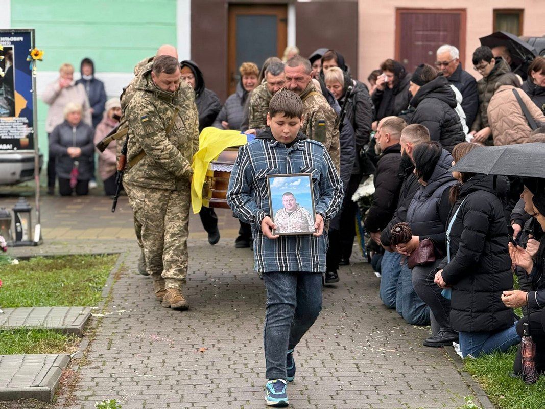 На Коломийщині зустріли скорботний кортеж Героя Івана Михайлишина 6