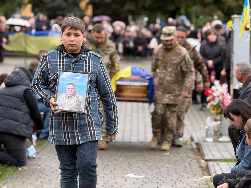 На Коломийщині зустріли скорботний кортеж Героя Івана Михайлишина 2