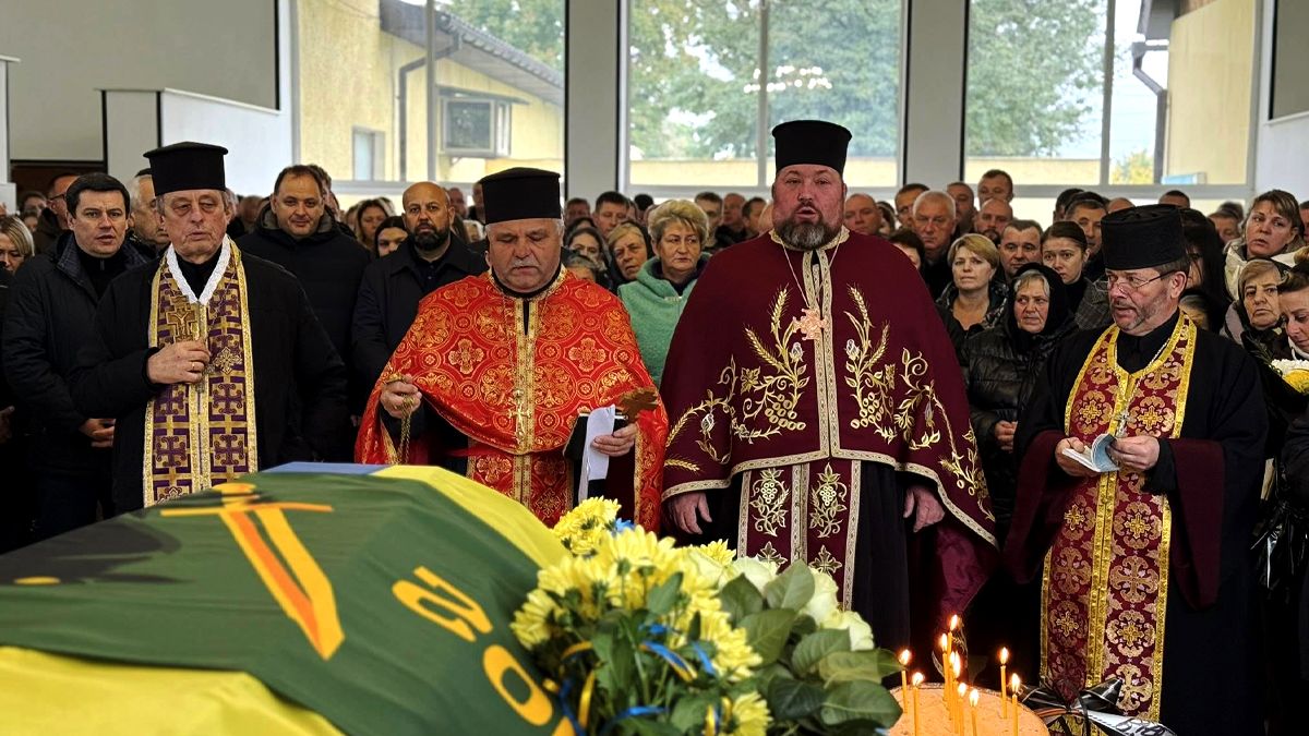 На Прикарпатті в останню дорогу провели Героя Івана Михайлишина 5