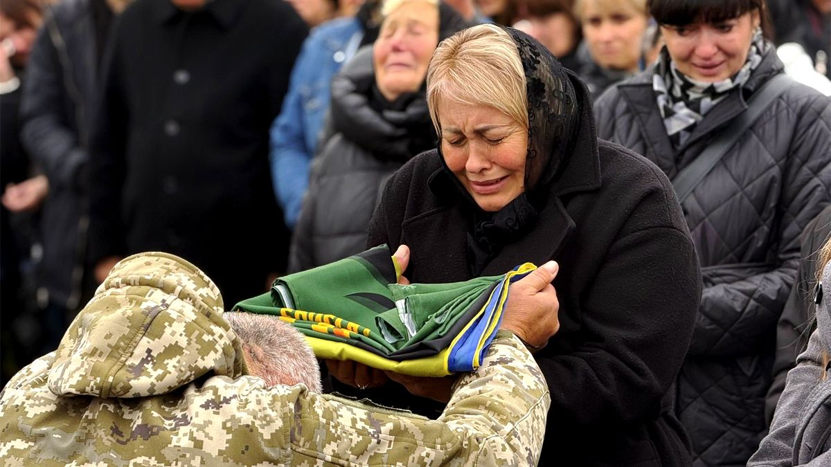 На Прикарпатті в останню дорогу провели Героя Івана Михайлишина 7