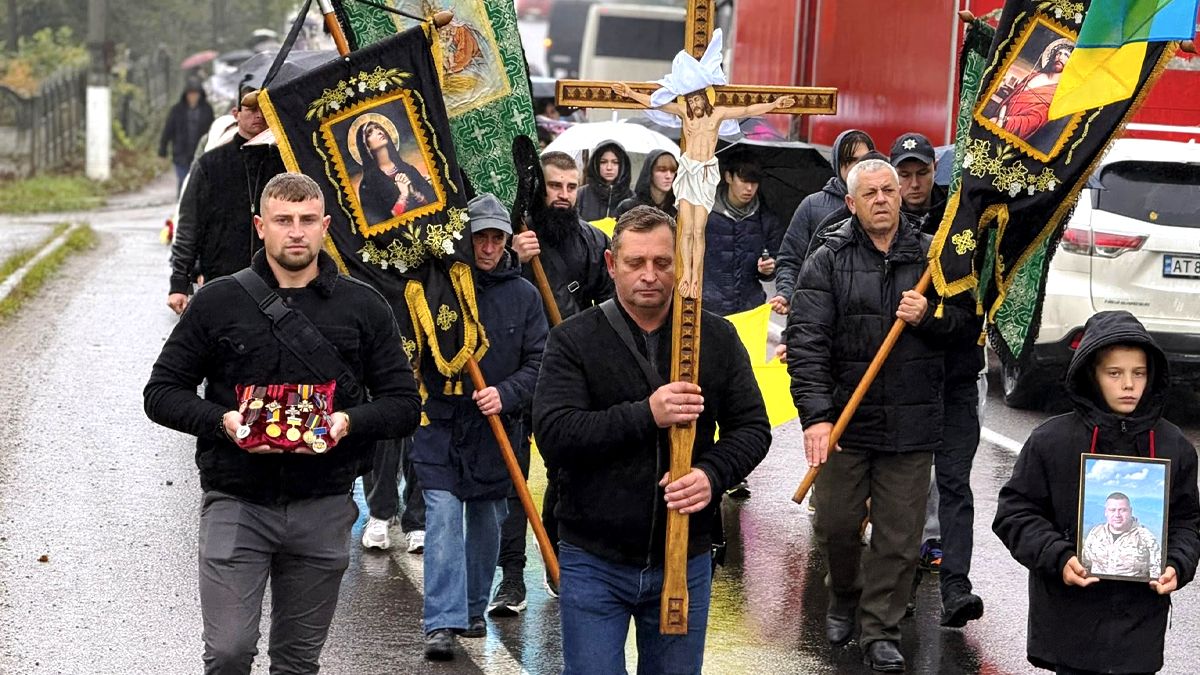 На Прикарпатті в останню дорогу провели Героя Івана Михайлишина 3