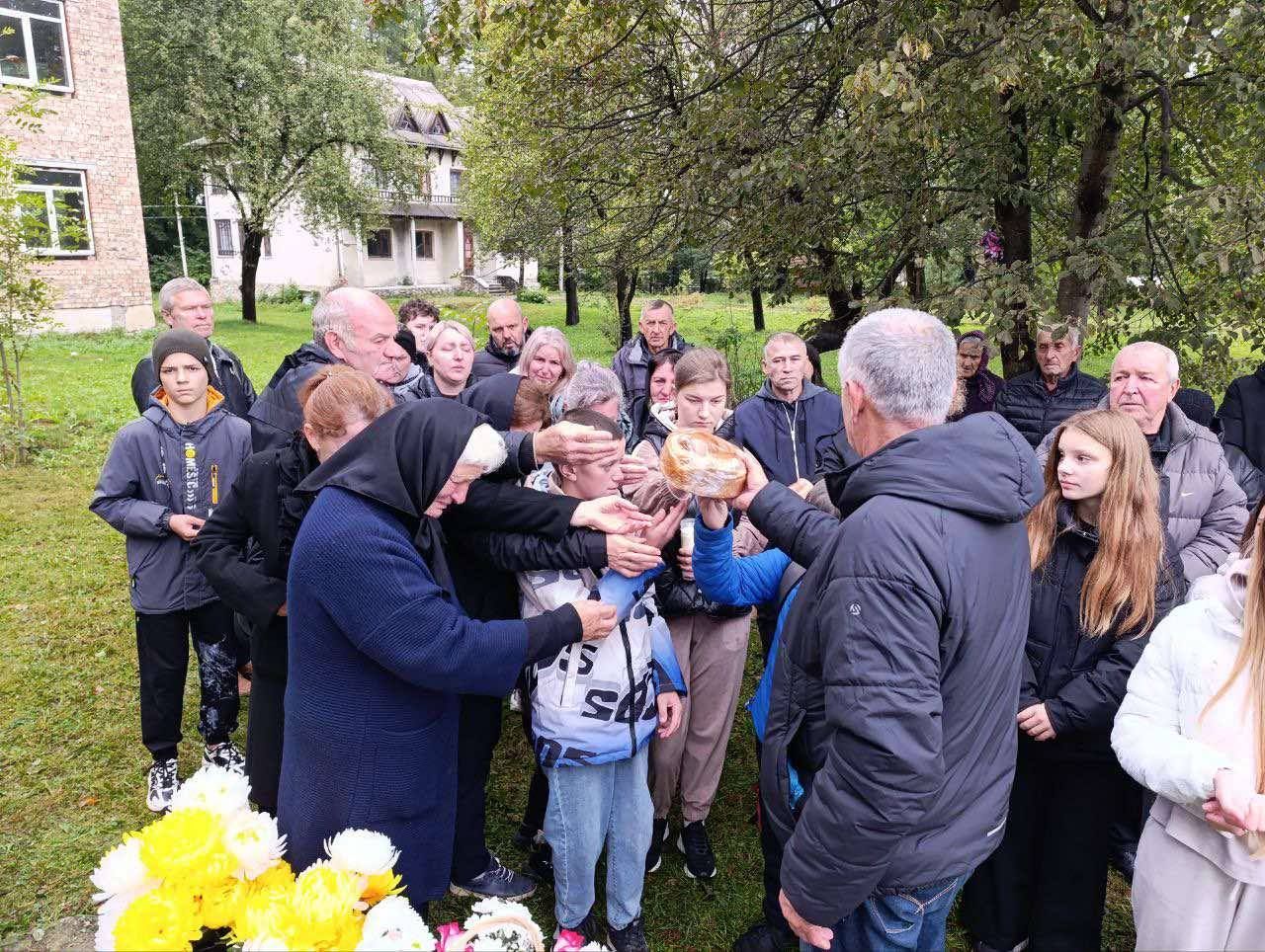 В одному з сіл Делятинської громади урочисто відкрили Алею Слави полеглим Героям 1