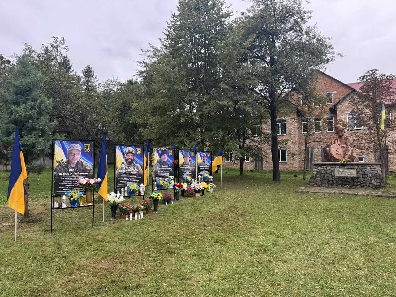 В одному з сіл Делятинської громади урочисто відкрили Алею Слави полеглим Героям 2
