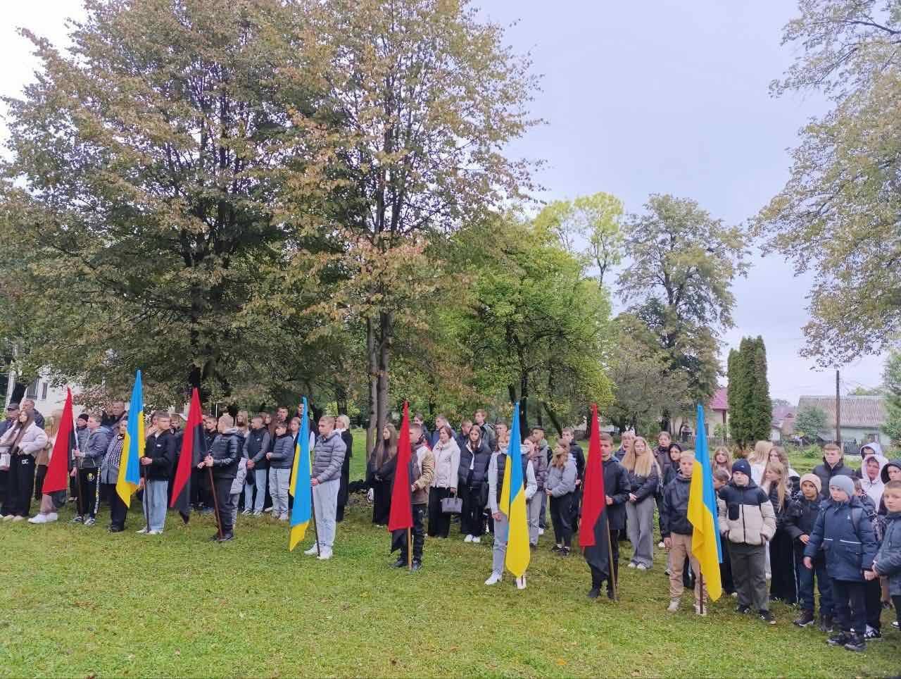 В одному з сіл Делятинської громади урочисто відкрили Алею Слави полеглим Героям 3