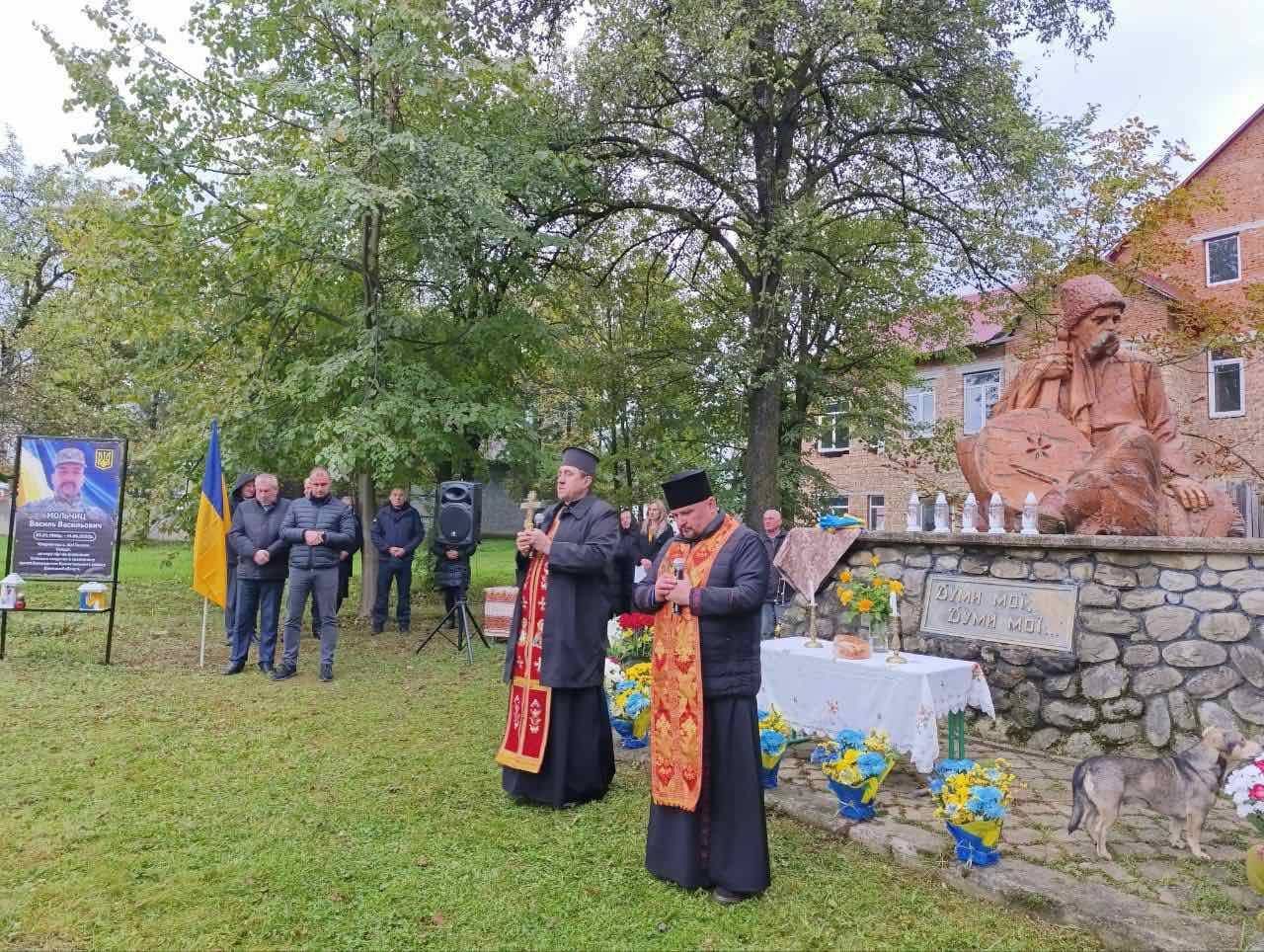 В одному з сіл Делятинської громади урочисто відкрили Алею Слави полеглим Героям 4