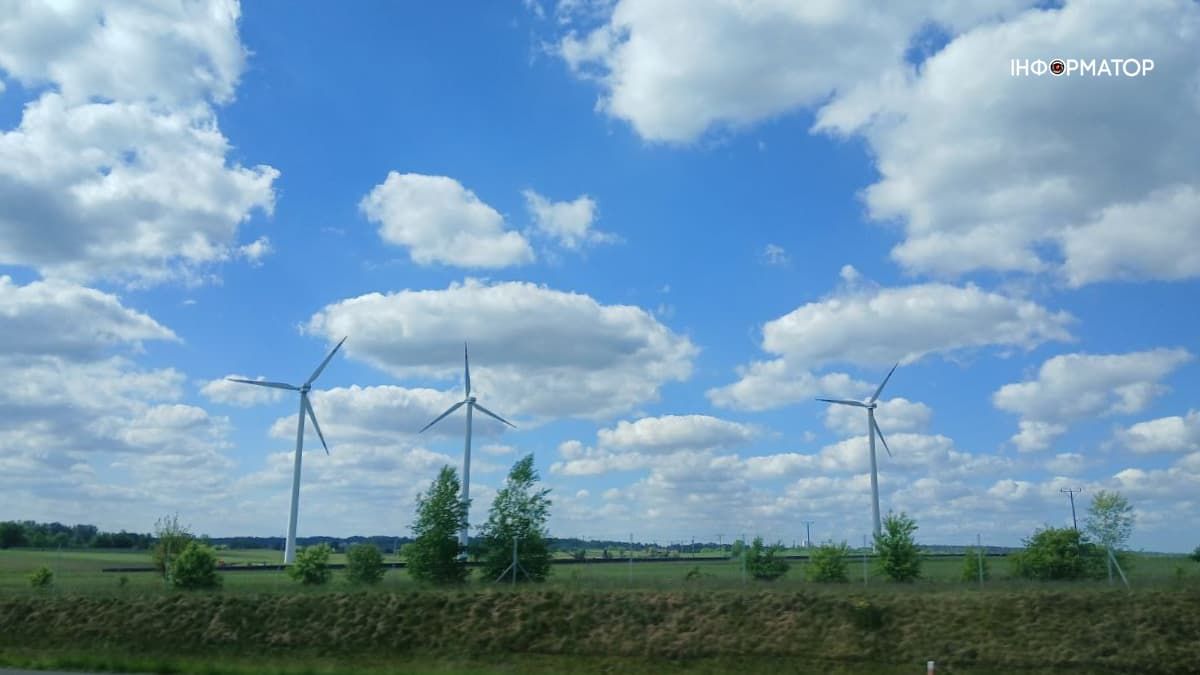 Народні депутати від Франківщини “за” вітряки в Карпатах: хто підтримав скандальну правку до законопроєкту №13174