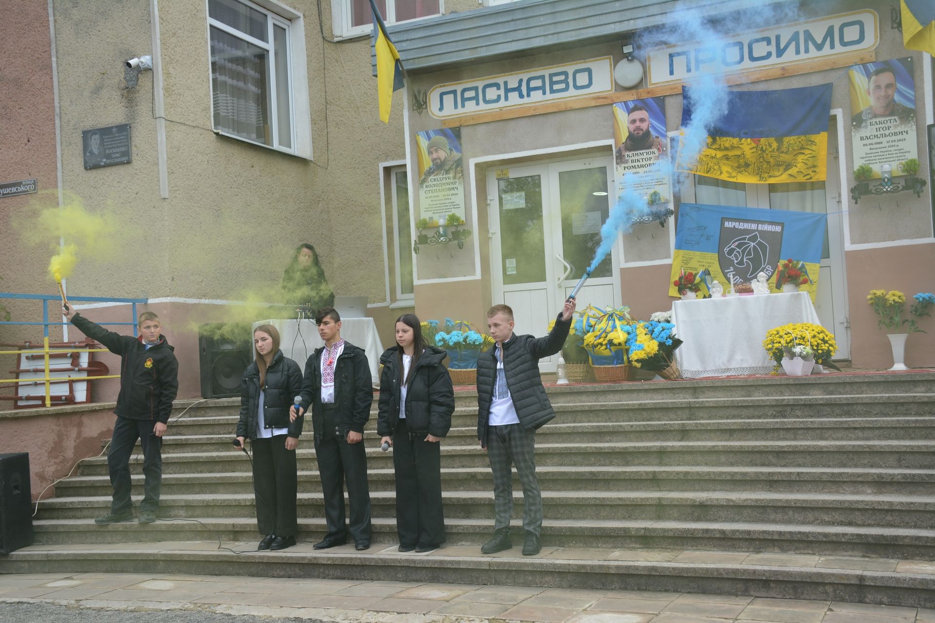 На Надвірнянщині відкрили меморіальну дошку загиблому Герою Віктору Климʼюку 2