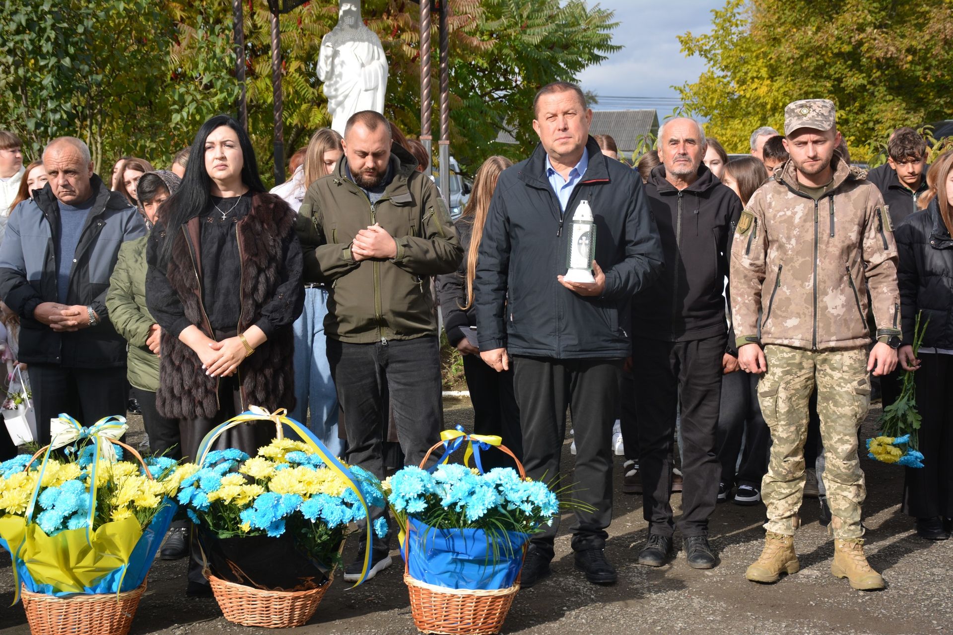На Надвірнянщині відкрили меморіальну дошку загиблому Герою Віктору Климʼюку 8