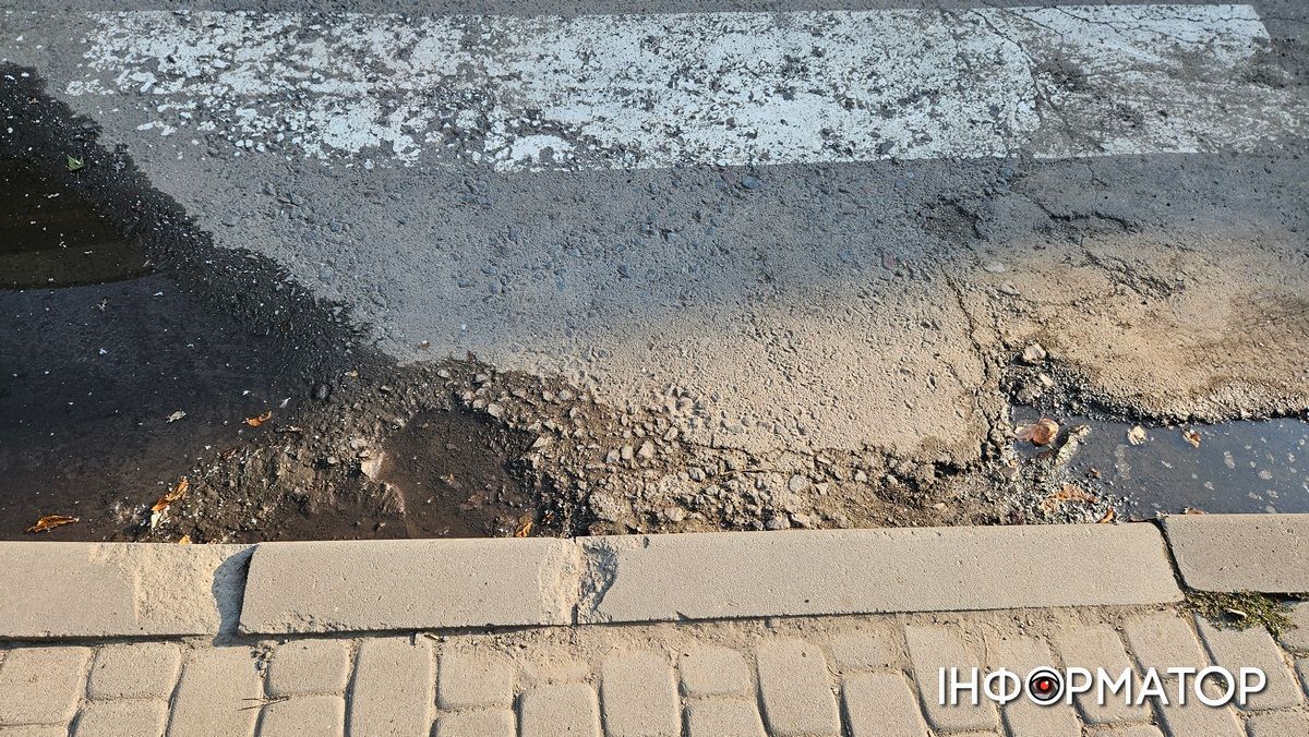 Що до, що після: проблемні люки вул. Валової в Коломиї 12